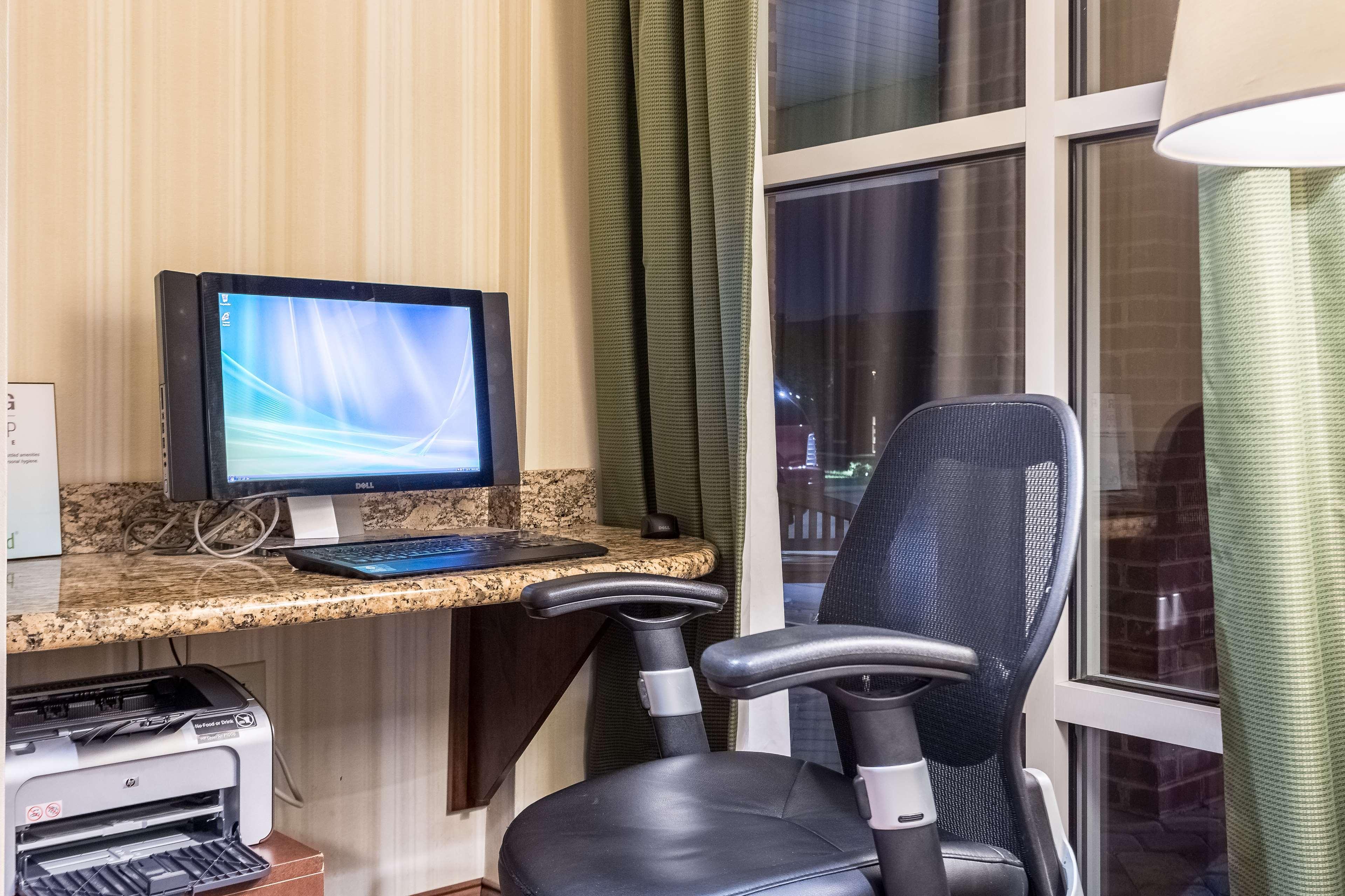Hotel Country & By Radisson, At Cedar Bluff, Tn
