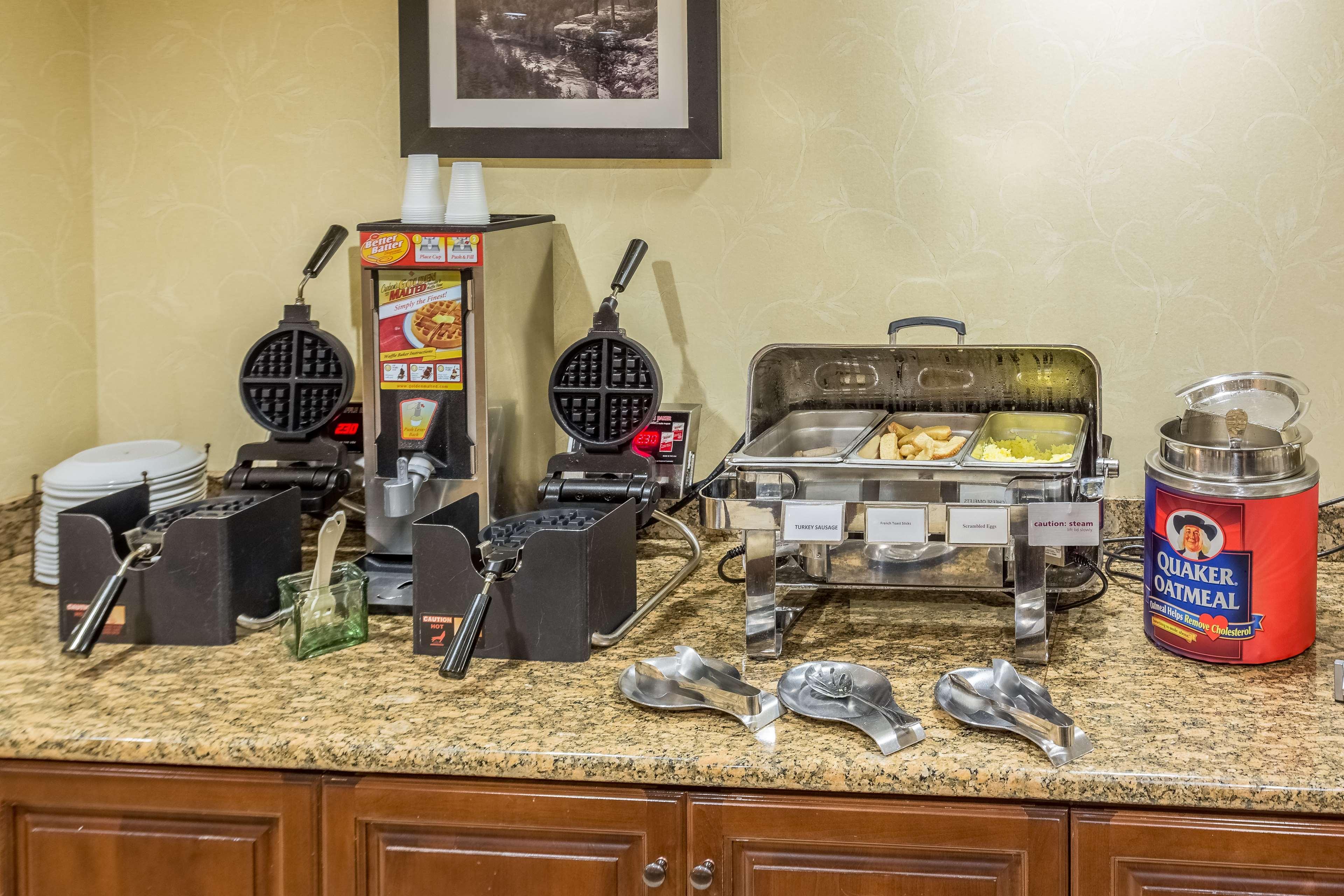 Country & By Radisson, At Cedar Bluff, Tn Hotel 2*