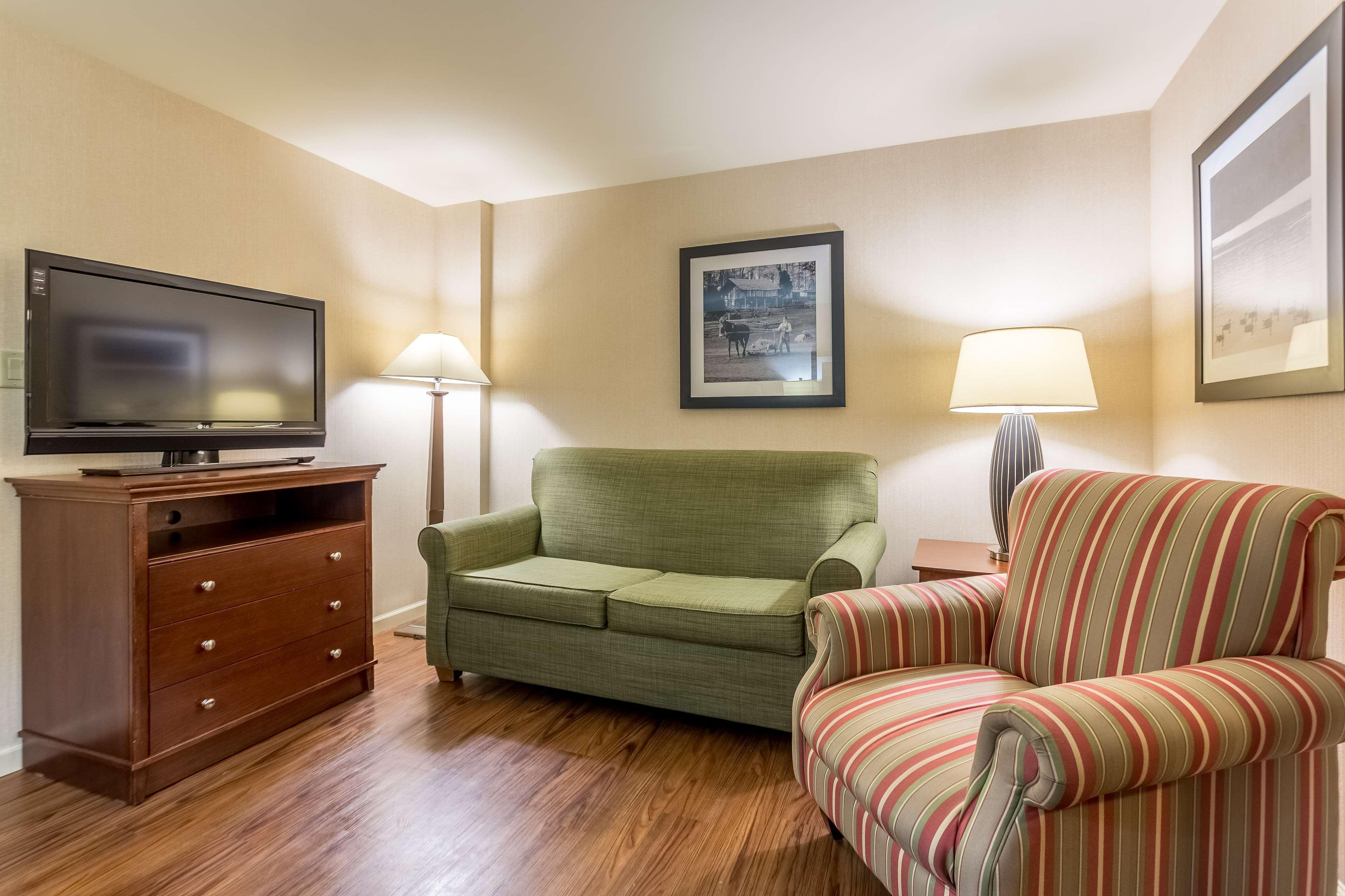 Country & By Radisson, At Cedar Bluff, Tn Hotel 2*