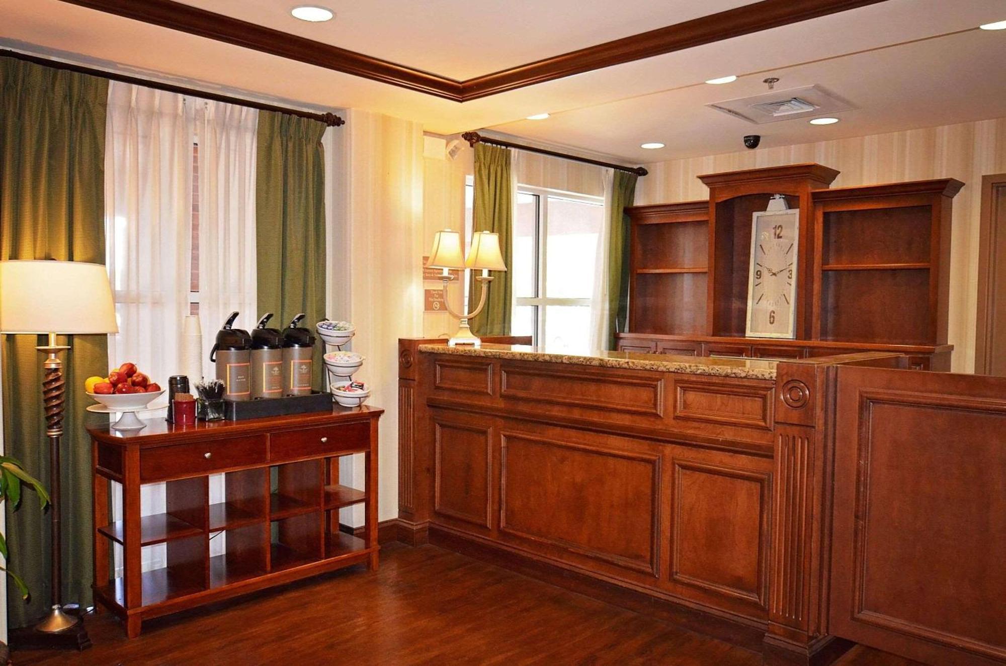 Hotel Country & By Radisson, At Cedar Bluff, Tn 2*