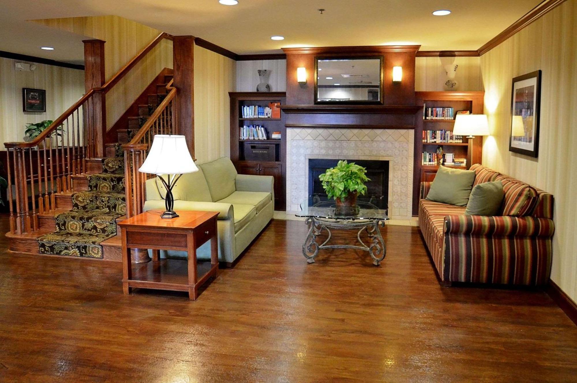 Country & By Radisson, At Cedar Bluff, Tn